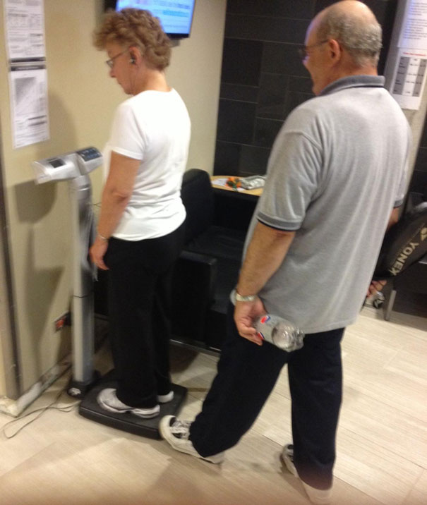 Trolling Each Other: She Kept Getting On And Off The Scale Confused, And This Went On For 7 Minutes