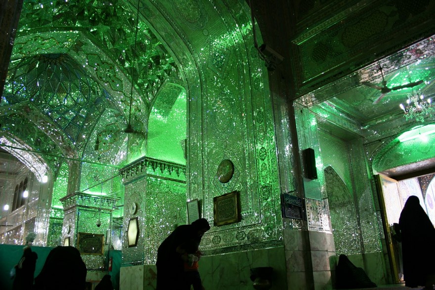 emerald-tomb-ceiling-shah-cheragh-shiraz-iran-1 emerald-tomb-ceiling-shah-cheragh-shiraz-iran-1