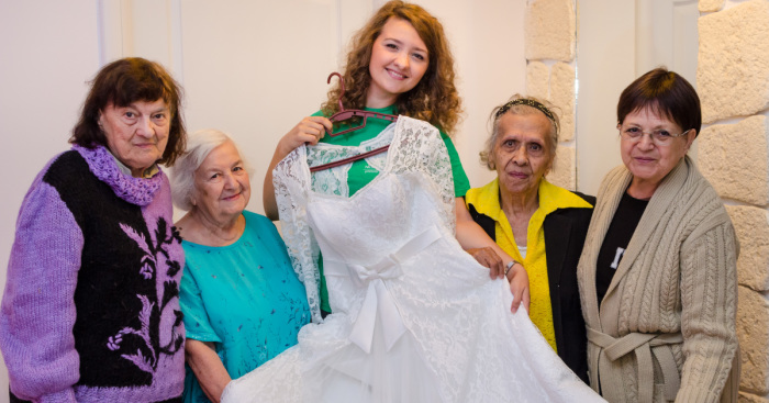 Bride Invites Lonely Grannies To Be Her Bridesmaids