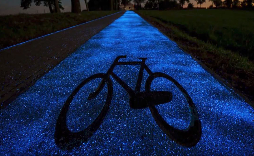 glowing blue bike lane-TPA-instytut-badan-technicznych-poland-4 glowing blue bike lane-TPA-instytut-badan-technicznych-poland-4