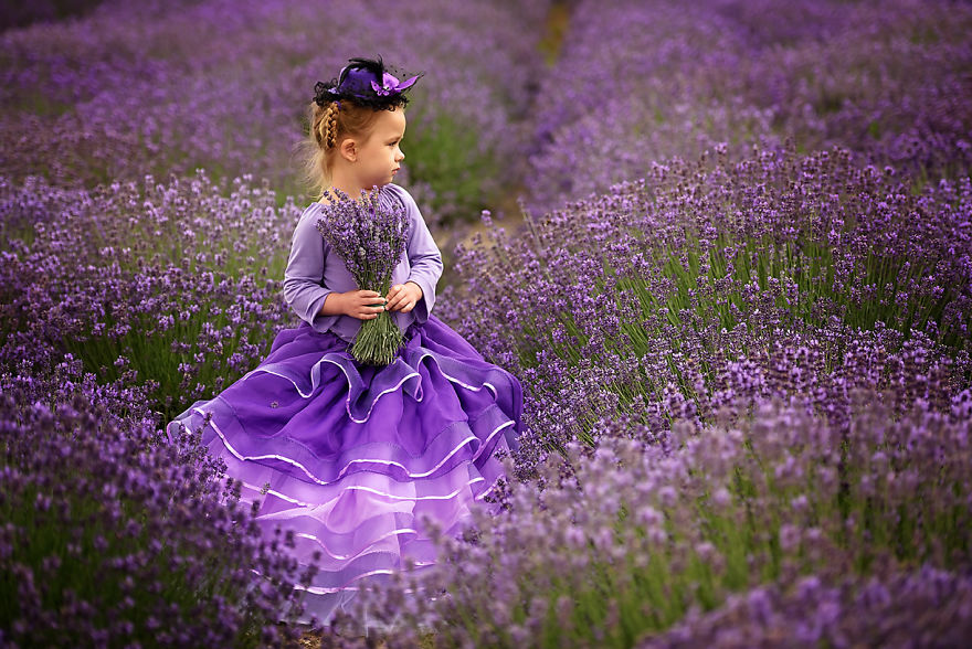 I Photograph My 5-Year-Old Daughter And Her Friends In Different Scenarios Wearing Costumes Made By My Mother