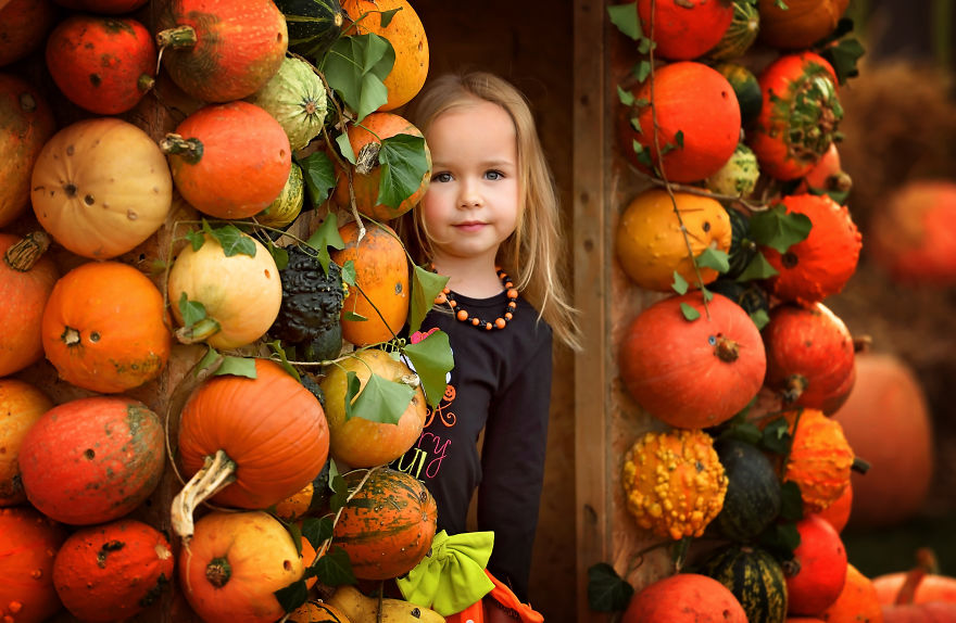 I Photograph My 5-Year-Old Daughter And Her Friends In Different Scenarios Wearing Costumes Made By My Mother I Photograph My 5-Year-Old Daughter And Her Friends In Different Scenarios Wearing Costumes Made By My Mother