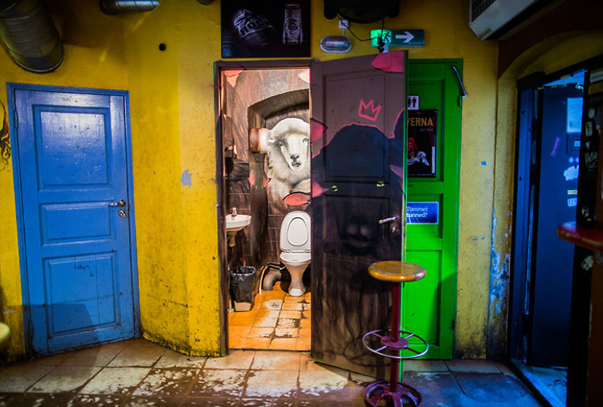 Lavartory Takes Bathroom Graffiti To The Next Level Lavartory Takes Bathroom Graffiti To The Next Level