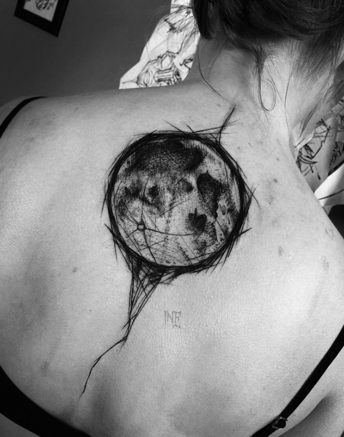 Sketch tattoo of a moon design on a woman's back by a Polish tattoo artist, showcasing the beauty of imperfection.