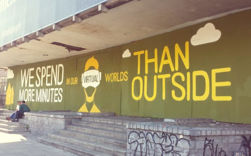 A Couple Kisses In Front Of This Mind-Blowing Corner In Dublin