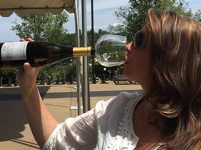 wine-bottle-glass-guzzle-buddy-5