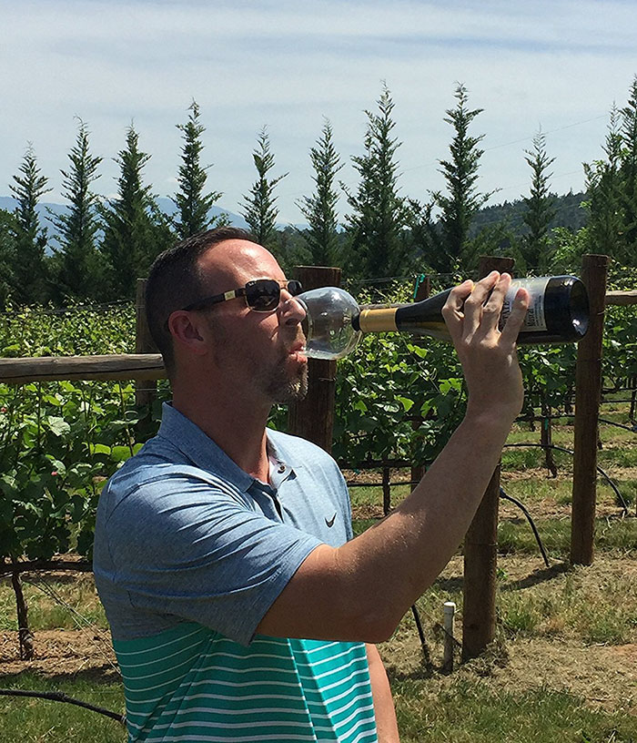 wine-bottle-glass-guzzle-buddy-8