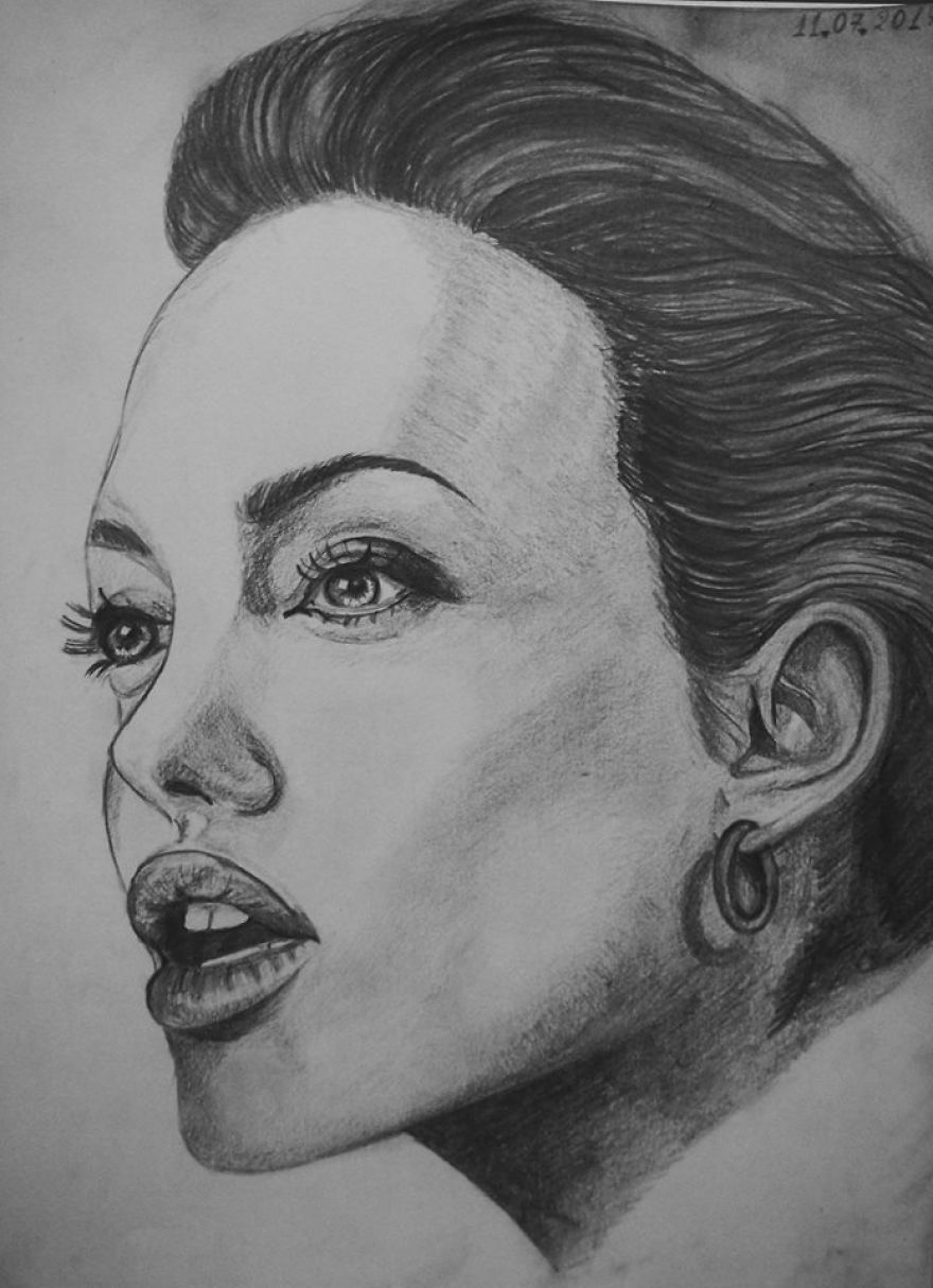 This Artist Draws Portraits Using Only Pencils