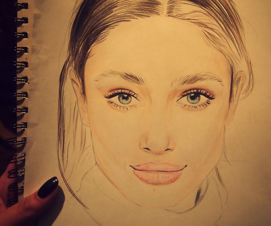 This Artist Draws Portraits Using Only Pencils