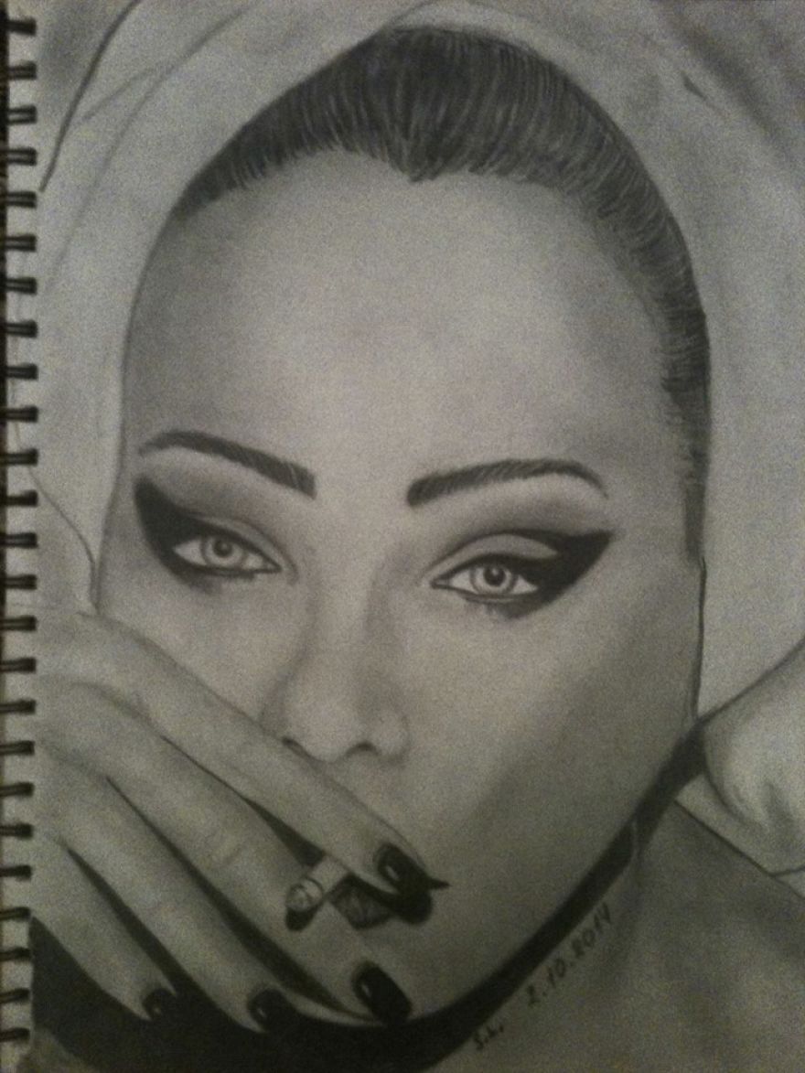 This Artist Draws Portraits Using Only Pencils