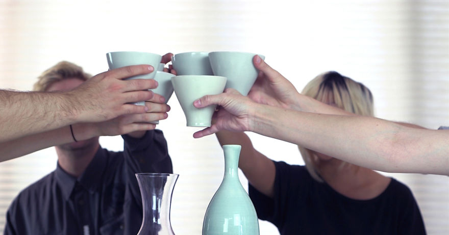 I Turned Bones Of 200 People Into Dinnerware To Host An Unusual Dinner, And Now It’s A Business I Turned Bones Of 200 People Into Dinnerware To Host An Unusual Dinner, And Now It’s A Business