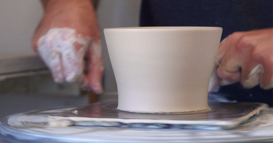 I Turned Bones Of 200 People Into Dinnerware To Host An Unusual Dinner, And Now It’s A Business I Turned Bones Of 200 People Into Dinnerware To Host An Unusual Dinner, And Now It’s A Business