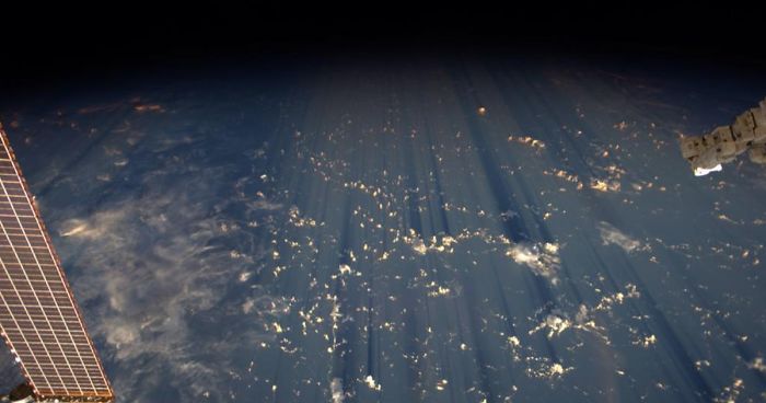 Astronaut’s Tweets From Space Show That It’s The Best Job In The World (119 Pics)