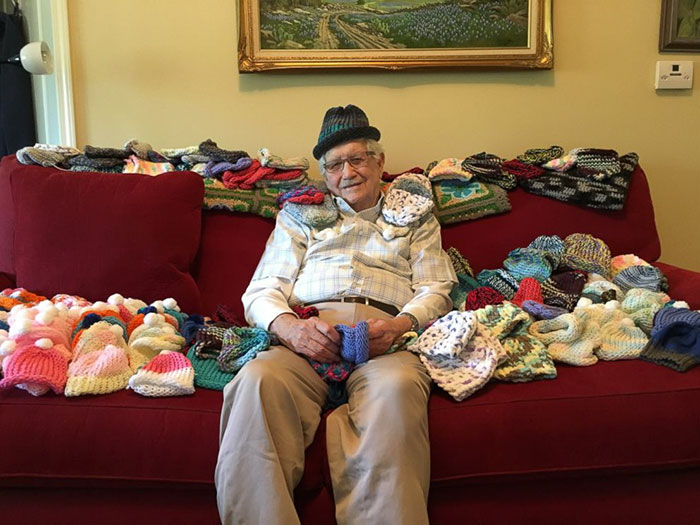 86-year-old-man-knit-tiny-hats-for-premature-babies-ed-moseley-1 86-year-old-man-knit-tiny-hats-for-premature-babies-ed-moseley-1