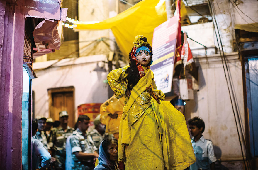 India - Portrait Of Country. A 50mm Photographic Journey Of Discovery Through India. Celebrating Its Fascinating Cultural Diversity Through An Eclectic Series Of Beautifully Captivating Portraits.