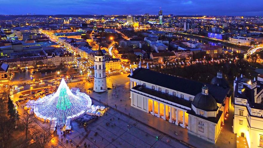 Unique Christmas Tree Illuminated By 50,000 Lightbulbs Opens Festive Season In Vilnius