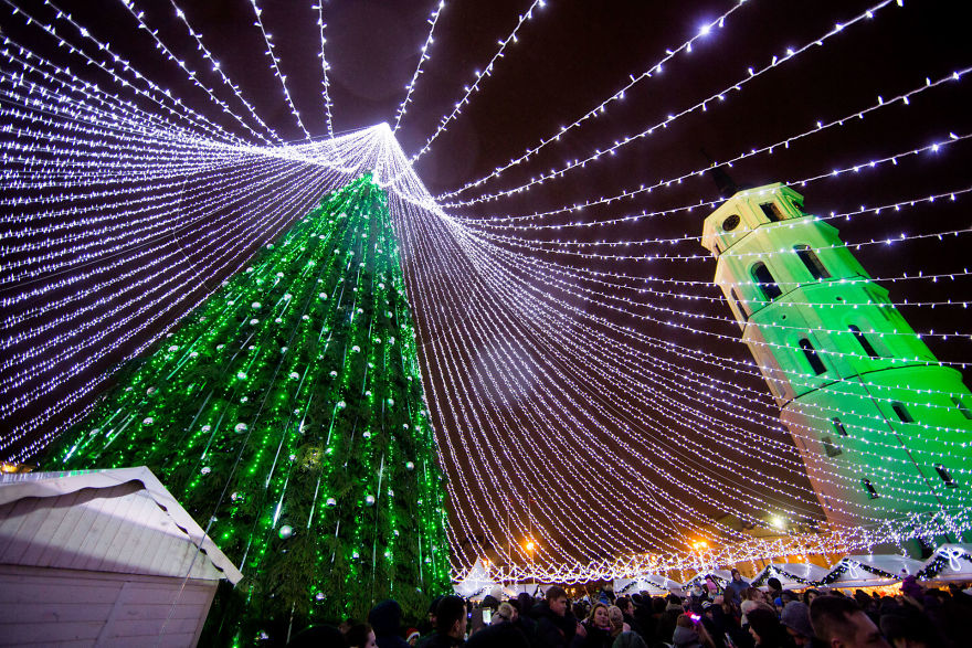 Unique Christmas Tree Illuminated By 50,000 Lightbulbs Opens Festive Season In Vilnius
