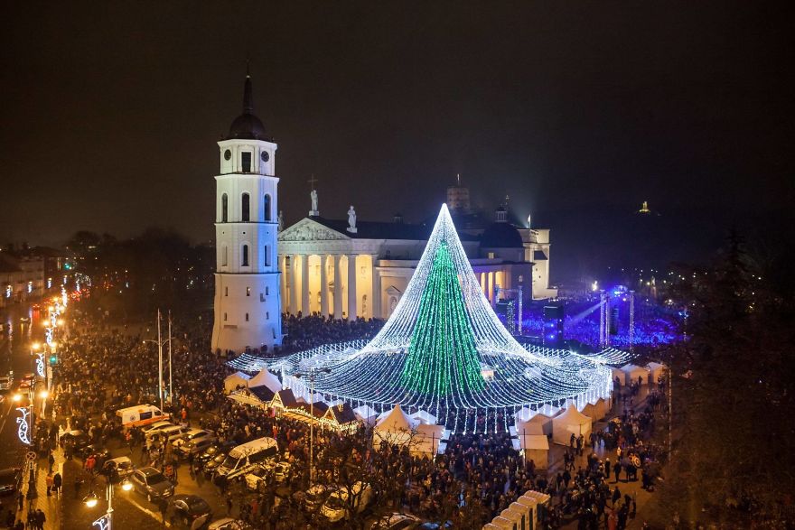 Unique Christmas Tree Illuminated By 50,000 Lightbulbs Opens Festive Season In Vilnius