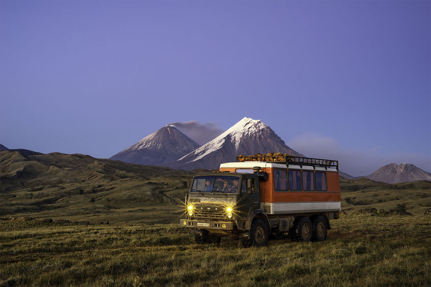 I Accidentally Photographed A Meteor While Capturing An Erupting Volcano I Accidentally Photographed A Meteor While Capturing An Erupting Volcano