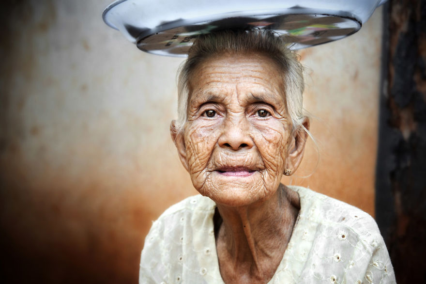 Beautiful Grandmother, Balancing Act