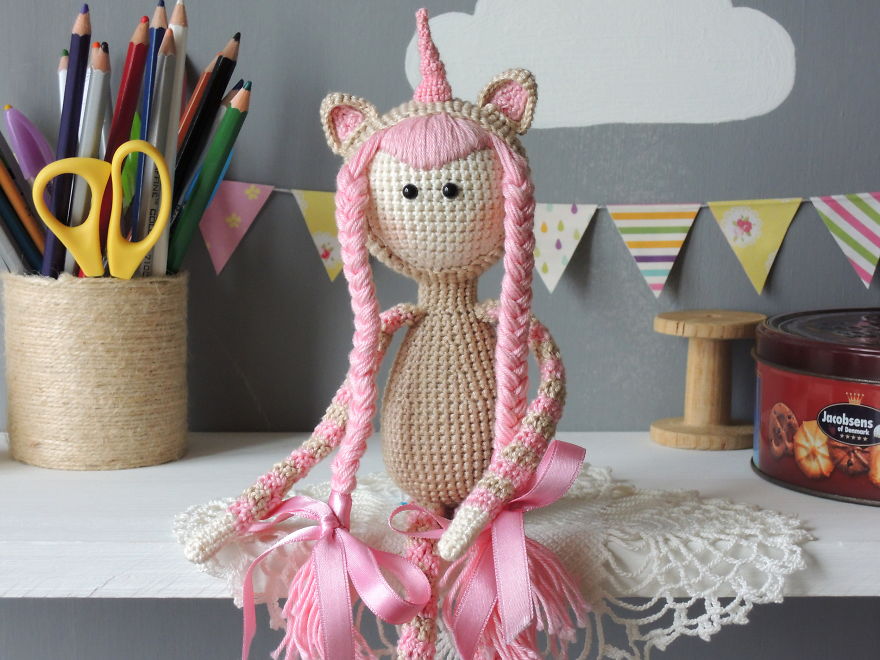 Fairy Tale Of Colored Yarn And One Shelf