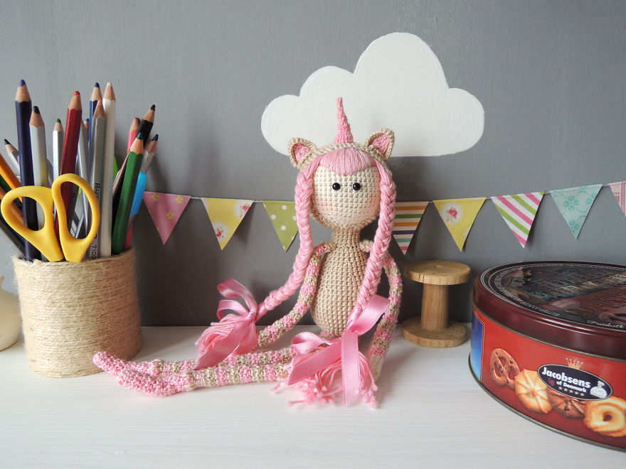 Fairy Tale Of Colored Yarn And One Shelf