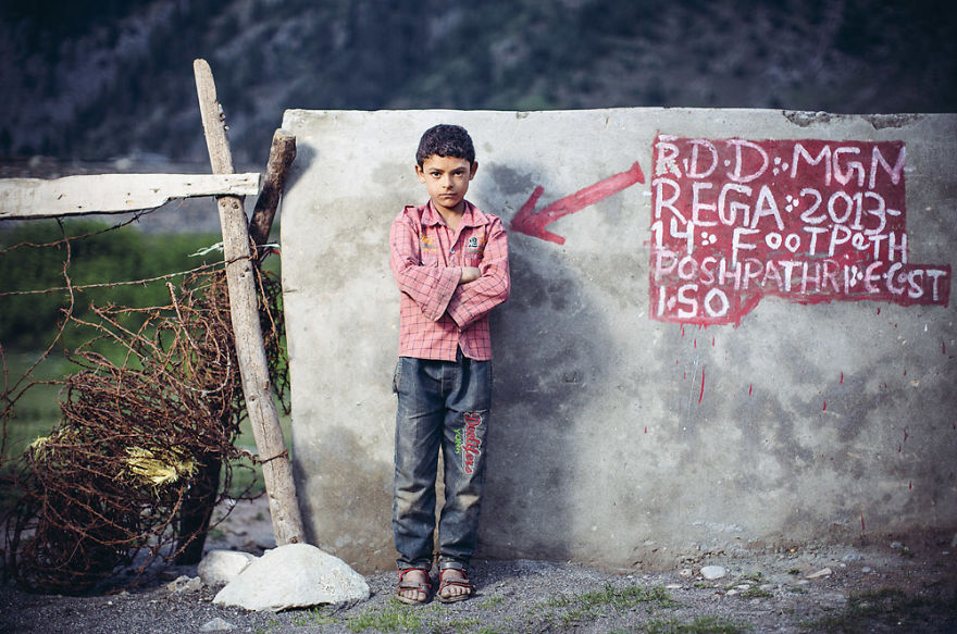 India - Portrait Of Country. A 50mm Photographic Journey Of Discovery Through India. Celebrating Its Fascinating Cultural Diversity Through An Eclectic Series Of Beautifully Captivating Portraits.