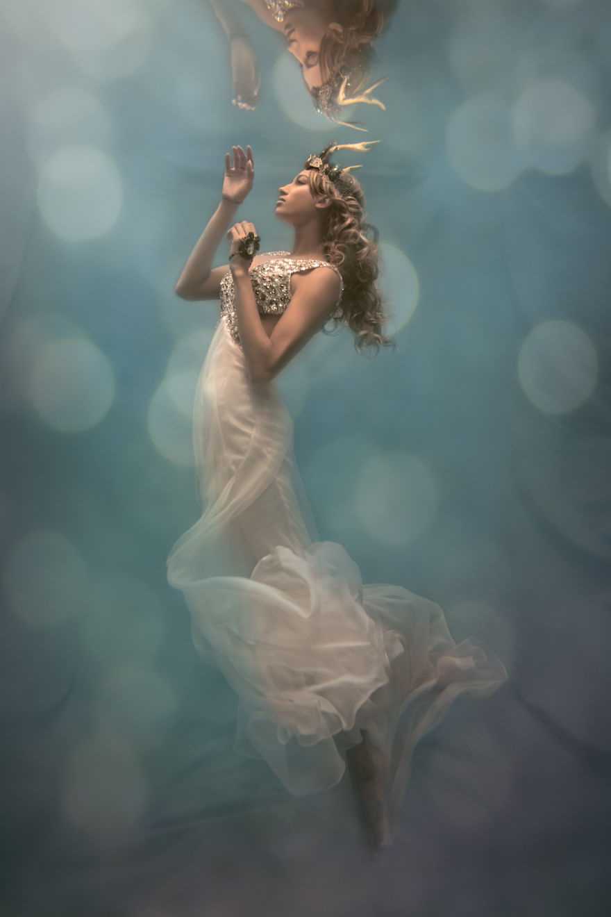 I Shoot Dramatic Underwater Portraits That Are Reflective Of Overcoming Troubles In My Life
