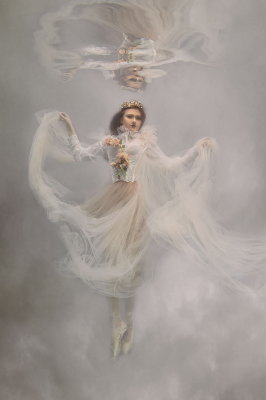 I Shoot Dramatic Underwater Portraits That Are Reflective Of Overcoming Troubles In My Life I Shoot Dramatic Underwater Portraits That Are Reflective Of Overcoming Troubles In My Life