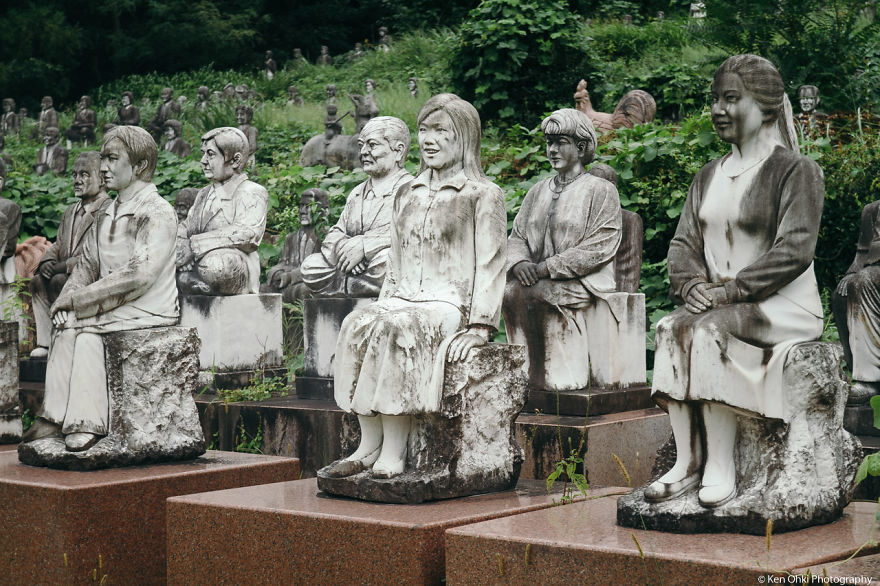 I Photographed 800 Creepy Lifelike Statues In An Abandoned Japanese Park