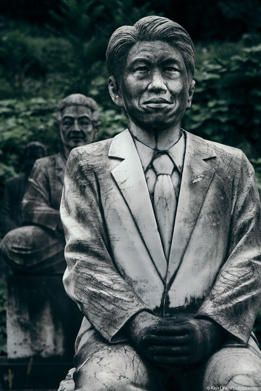 I Photographed 800 Creepy Lifelike Statues In An Abandoned Japanese Park