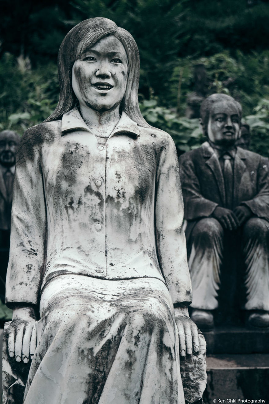 I Photographed 800 Creepy Lifelike Statues In An Abandoned Japanese Park