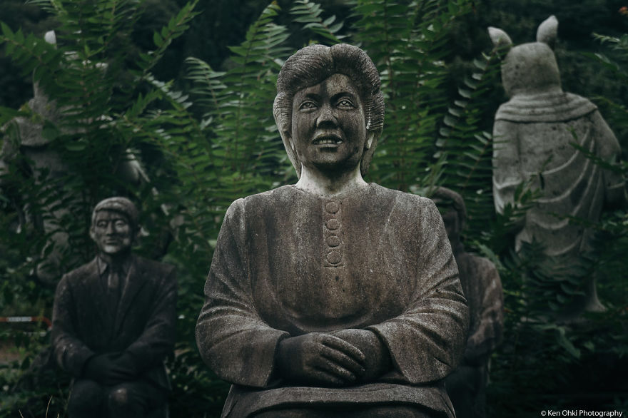 I Photographed 800 Creepy Lifelike Statues In An Abandoned Japanese Park