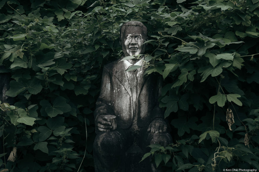 I Photographed 800 Creepy Lifelike Statues In An Abandoned Japanese Park