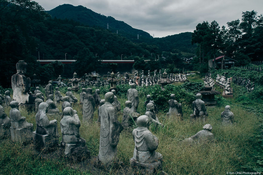 I Photographed 800 Creepy Lifelike Statues In An Abandoned Japanese Park