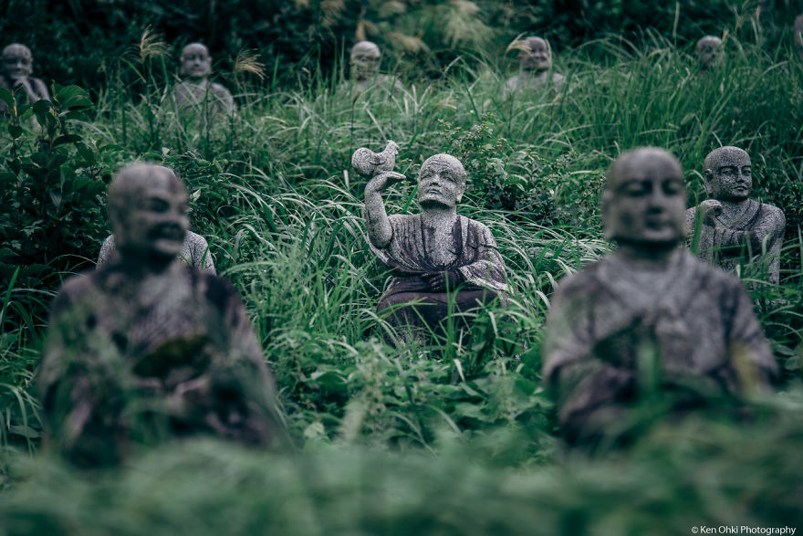 I Photographed 800 Creepy Lifelike Statues In An Abandoned Japanese Park
