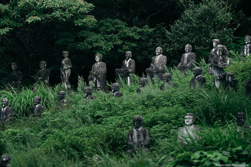 I Photographed 800 Creepy Lifelike Statues In An Abandoned Japanese Park