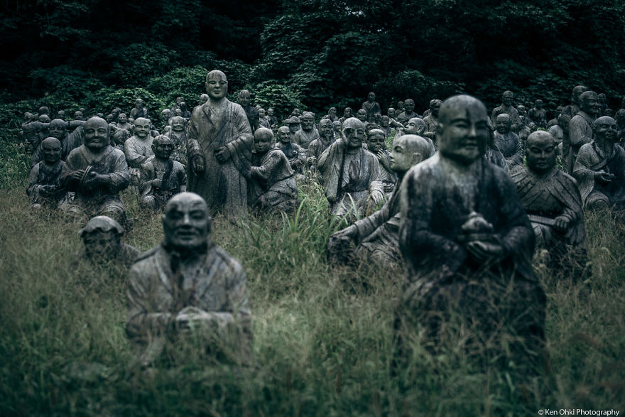 I Photographed 800 Creepy Lifelike Statues In An Abandoned Japanese Park