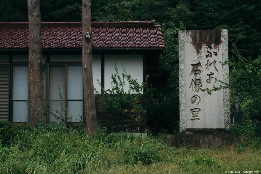 I Photographed 800 Creepy Lifelike Statues In An Abandoned Japanese Park