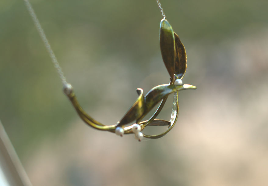 Unique Jewelry Made From Natural Objects Using Electroplating Method