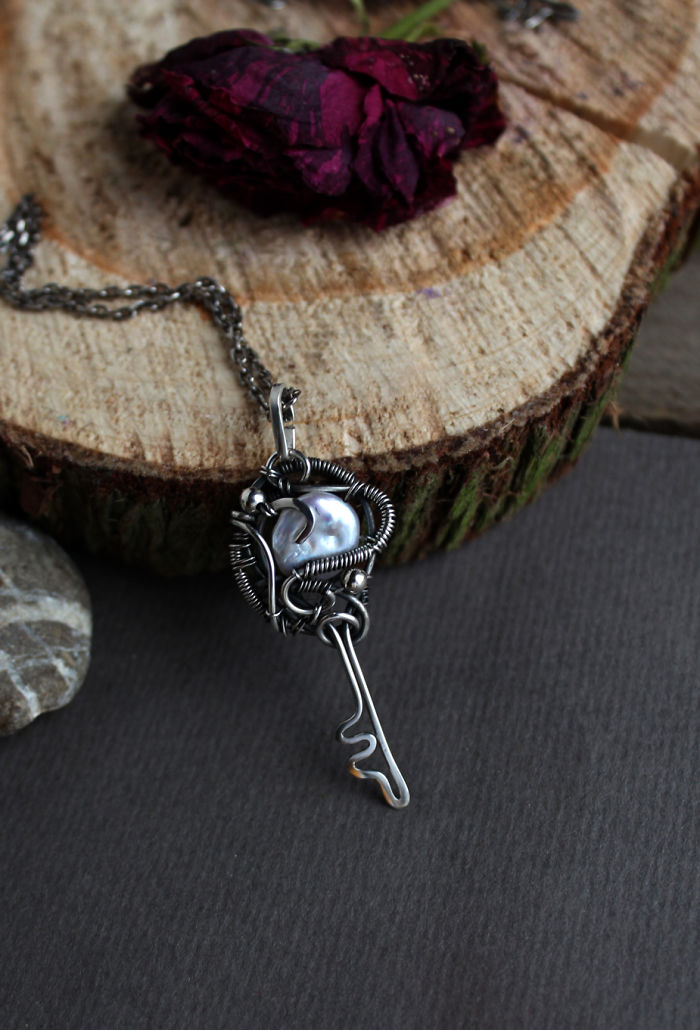 Silver Pearl Key