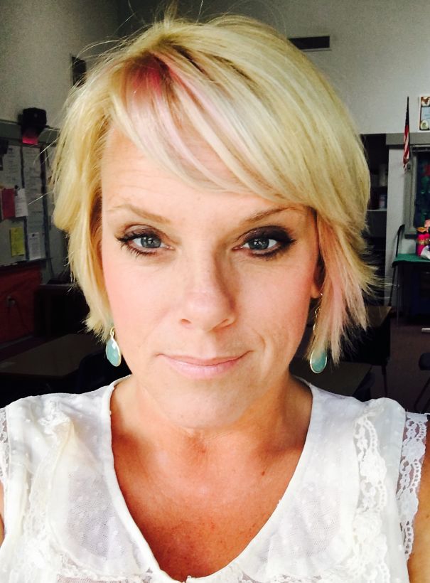 Close-up of a blonde woman smiling confidently, illustrating transformation from before-and-after pics of stopping drinking.