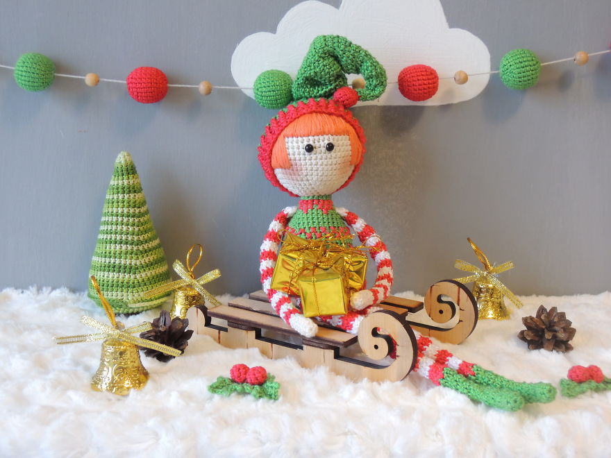 Little Story About Xmas Elf By Colored Yarn
