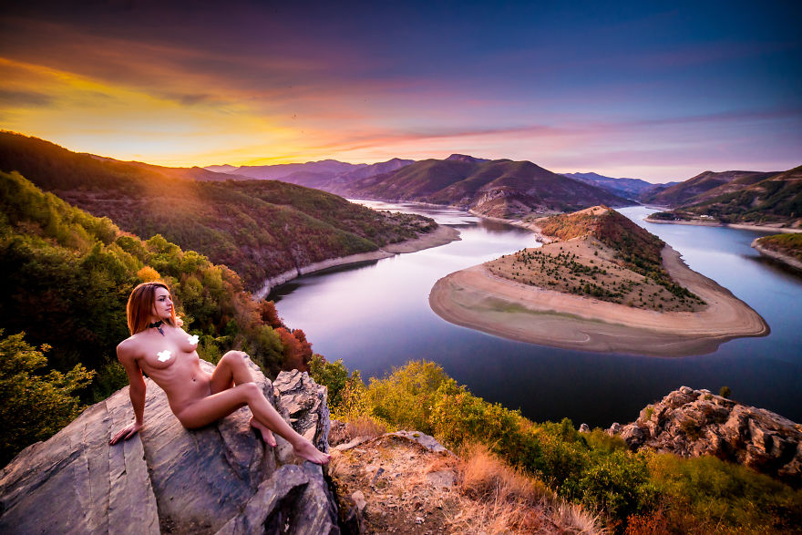 vacation On A Tight Budget With A Photographer And His Girlfriend