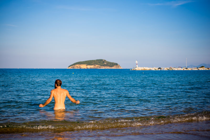 vacation On A Tight Budget With A Photographer And His Girlfriend