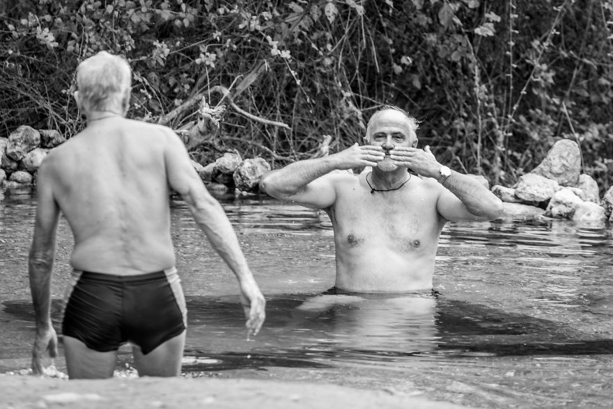 vacation On A Tight Budget With A Photographer And His Girlfriend