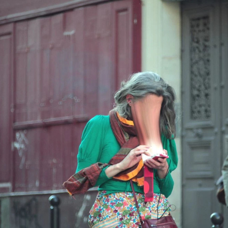 Artist Shows How Smartphones Stealing Our Souls