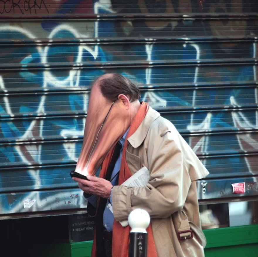 Artist Shows How Smartphones Stealing Our Souls