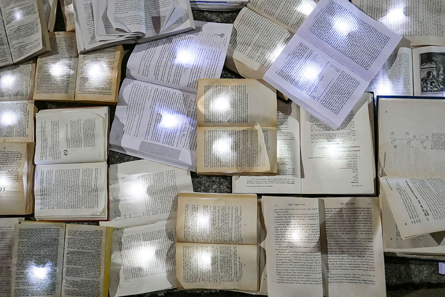 book-installation-literature-vs-traffic-luzinterruptus-toronto-15