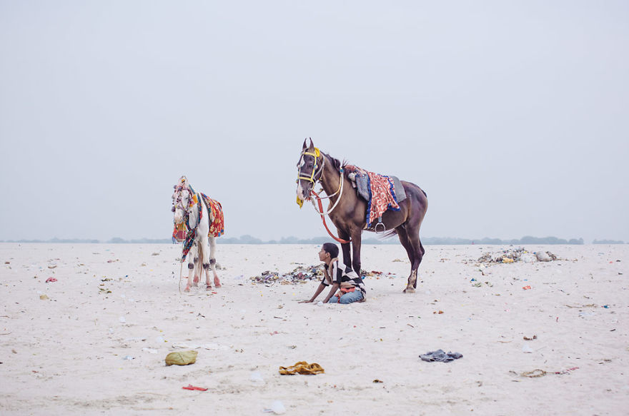 India - Portrait Of Country. A 50mm Photographic Journey Of Discovery Through India. Celebrating Its Fascinating Cultural Diversity Through An Eclectic Series Of Beautifully Captivating Portraits.
